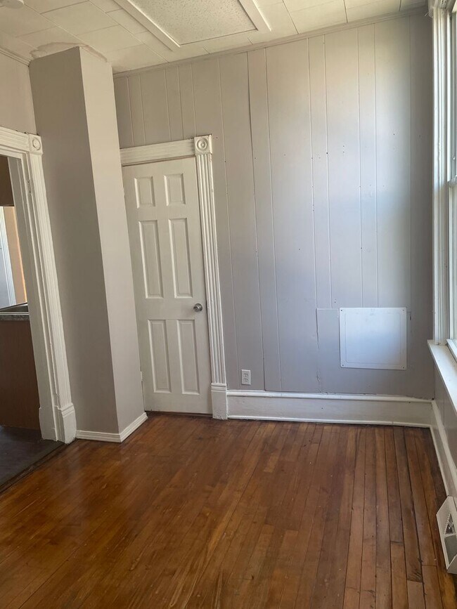 Building Photo - 2219 5th Ave S