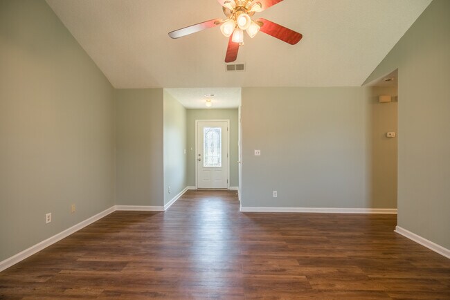 Building Photo - 1464 Flo Zechman Dr