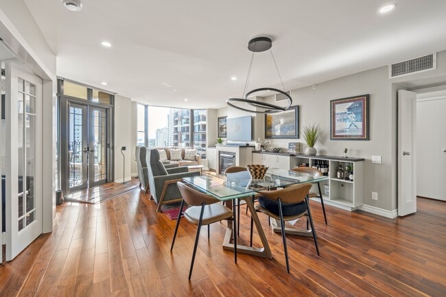 Building Photo - 500 W Harbor Dr