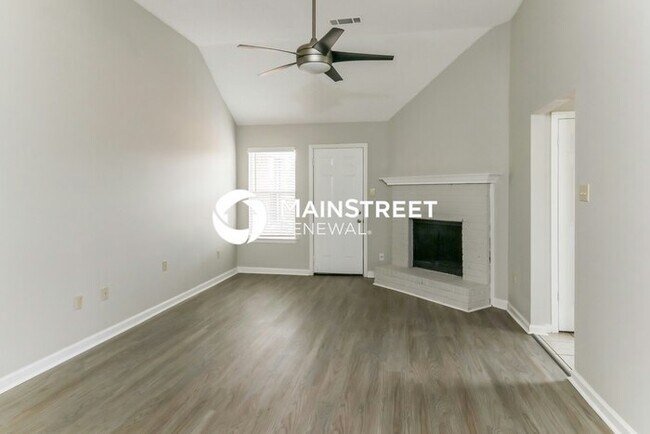 Building Photo - 3 Bedroom Pet-Friendly Home in Memphis, TN with Main Street Renewal