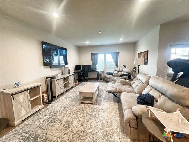 Building Photo - 940 Chachalaca Ct