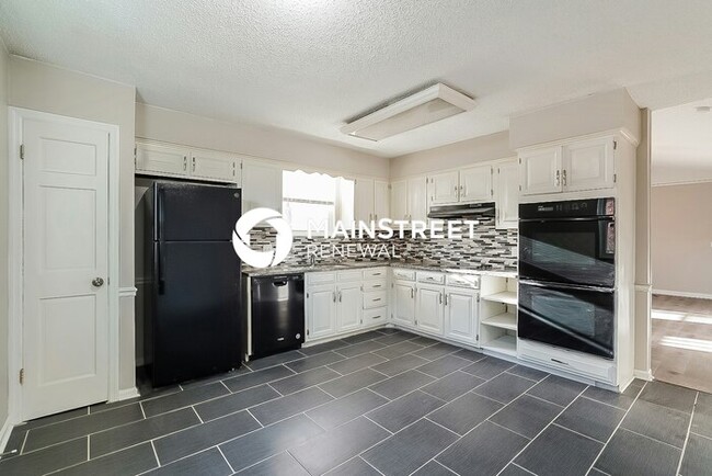 Building Photo - 5 Bedroom Pet-Friendly Home in NASHVILLE, ...