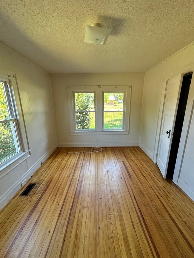 Building Photo - 3/1.5 House in Shelby, NC