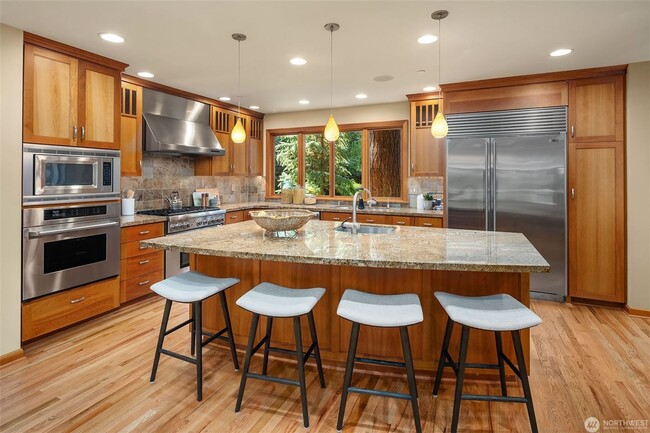 Building Photo - 5bd/4ba Mercer Island Home