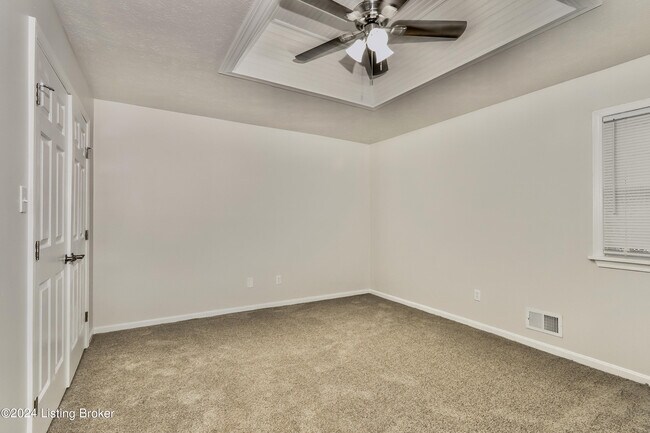 Building Photo - 9104 Royal Oak Dr