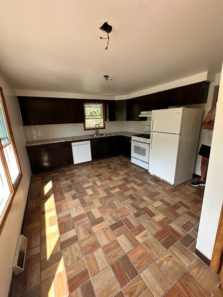 Primary Photo - 350 Seneca Creek Rd
