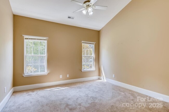 Building Photo - 122 Oak Haven Dr