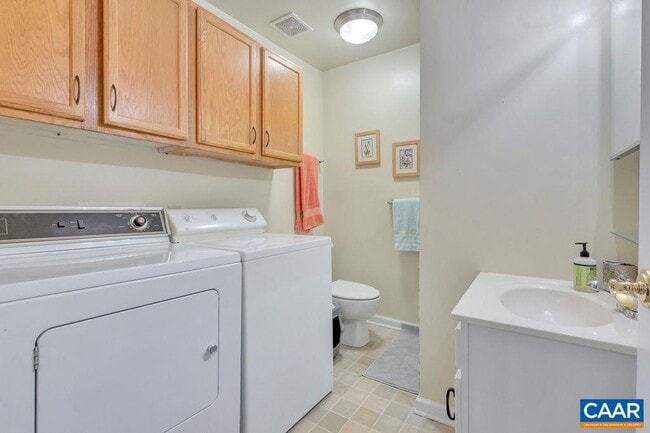 Building Photo - 1242 Villa Ln