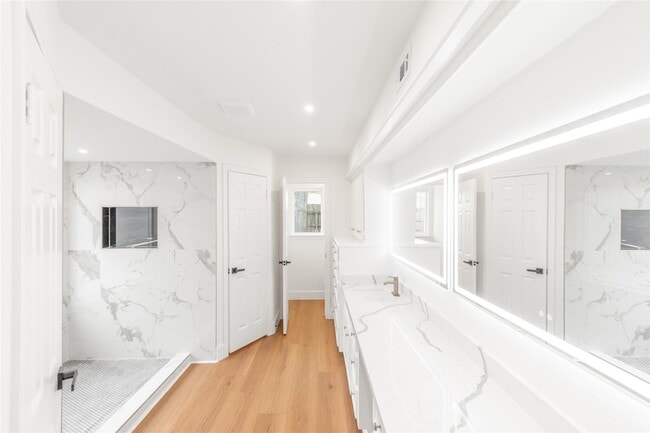 Building Photo - 15202 La Paloma Dr