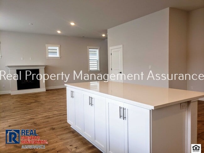 Building Photo - 16870 SW Rockhampton Ln