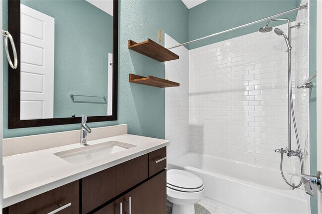 Building Photo - 6105 Florencia Ln