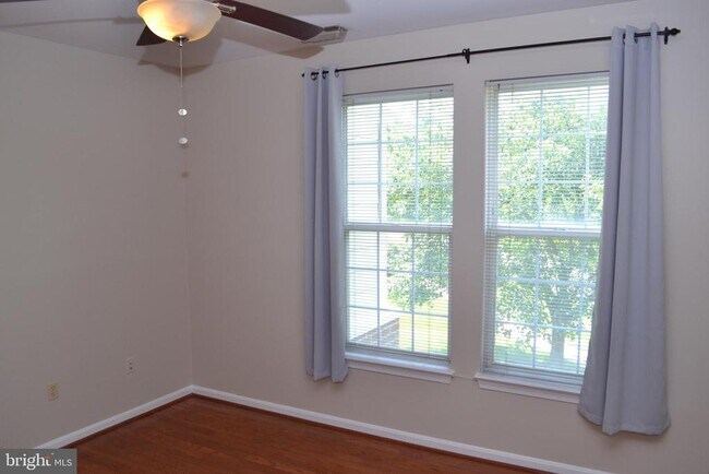 Building Photo - 8202 Blue Heron Dr