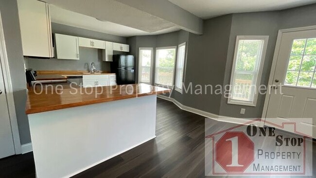Building Photo - Beautiful 4 Bedroom 2.5 Bathroom Home in K...