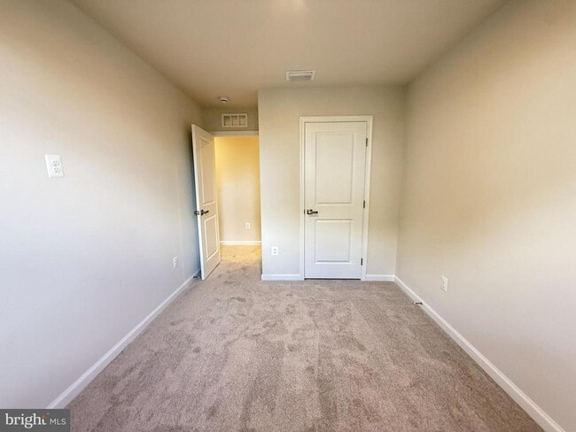 Building Photo - 647 Laurelwood Cir