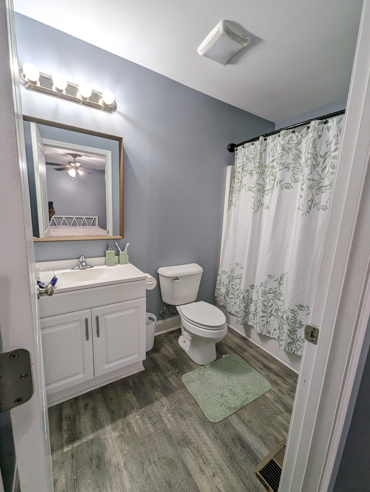 Master bathroom - 1224 Frazier Dr