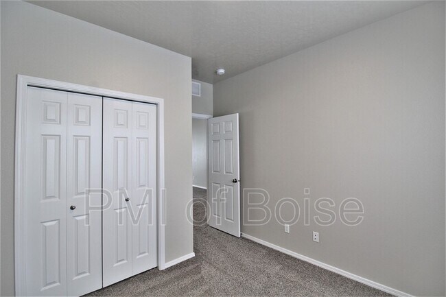 Building Photo - 973 S Rangipo Ave