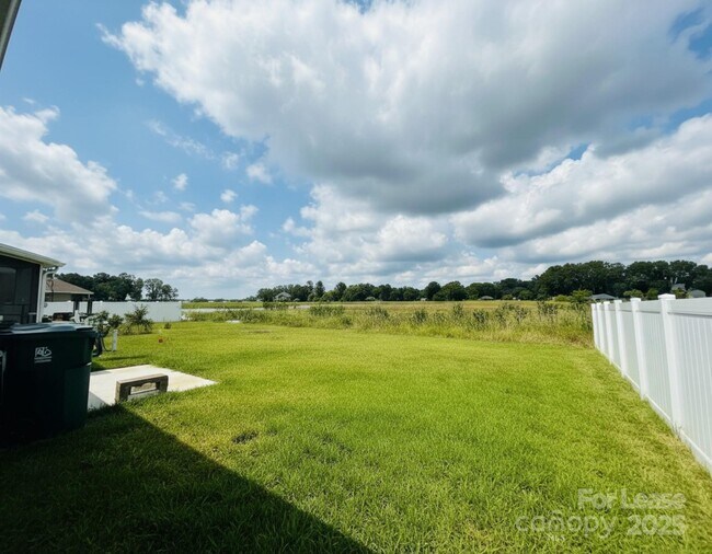 Building Photo - 6010 Walkers Run Dr