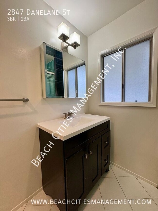 Building Photo - 2847 Daneland St