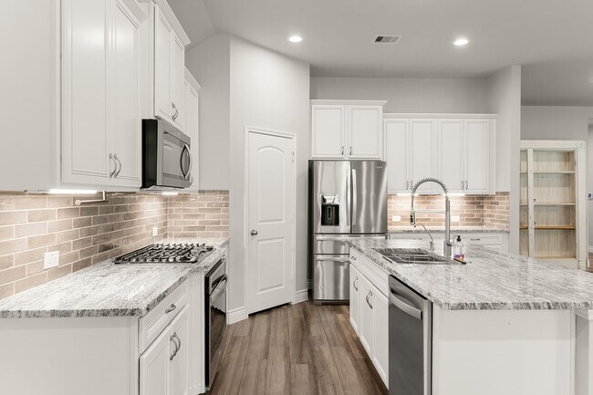 Building Photo - 31214 Raleigh Creek Dr