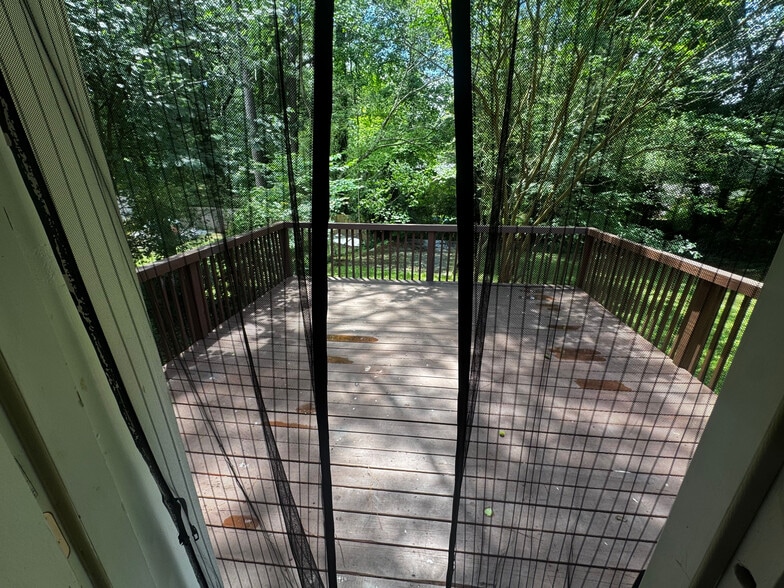 Building Photo - Room in Single Family Home on Jeb Stuart Dr