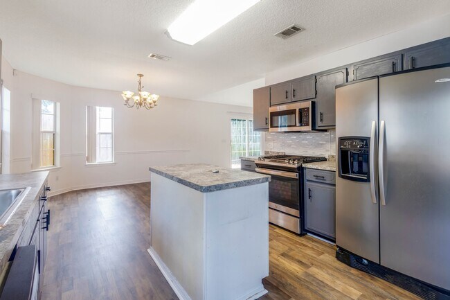 Building Photo - 873 Brande Ct