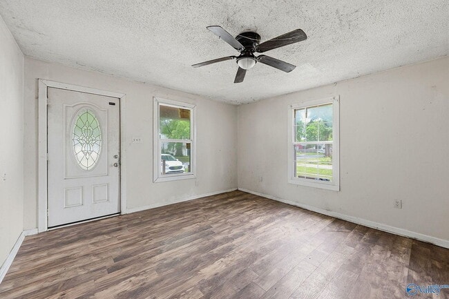 Building Photo - Single Family Home For Rent