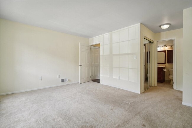 Building Photo - 14 Walnut St