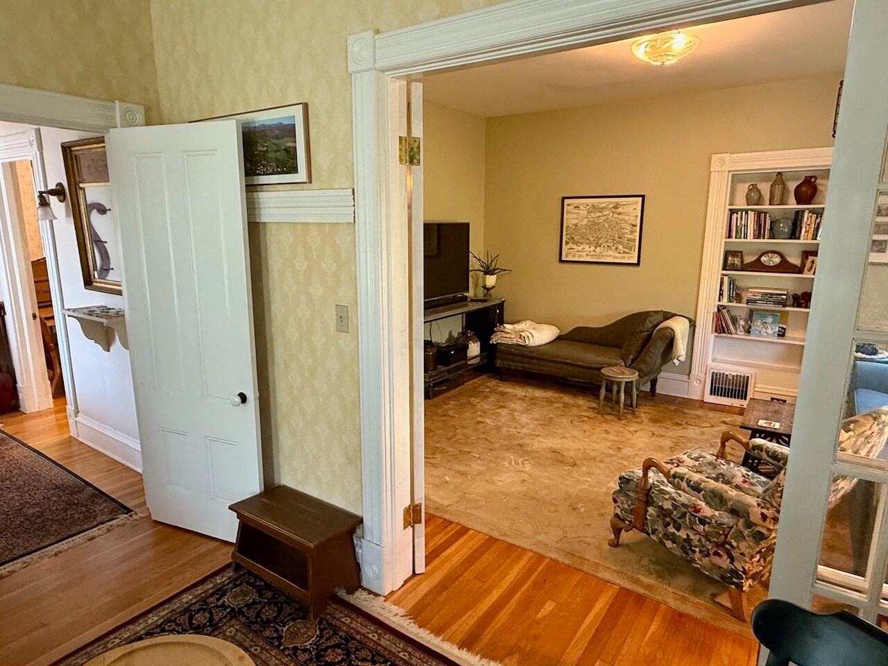 Building Photo - 61 Mansfield Ave