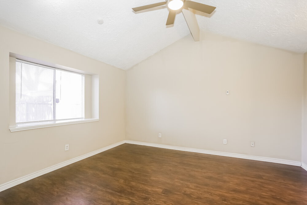 Building Photo - 11 Crestbriar Ct