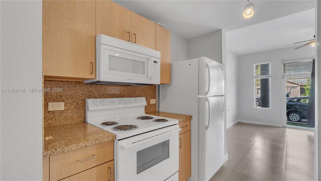 Building Photo - 533 NE 3rd Ave