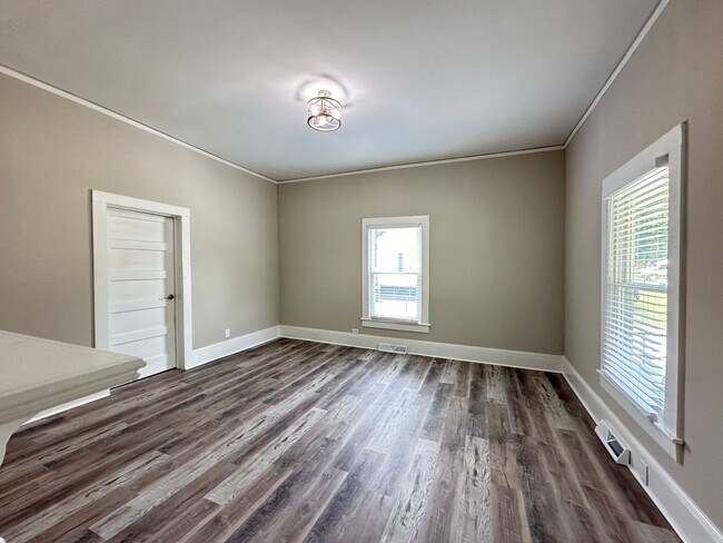 Building Photo - Beautifully Renovated 2 Bedroom 1 Bathroom...