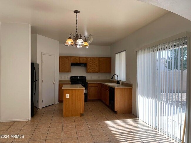 Building Photo - 1408 S 122nd Ave