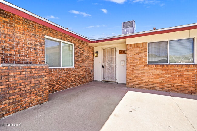 Building Photo - 7316 Clemente Ave