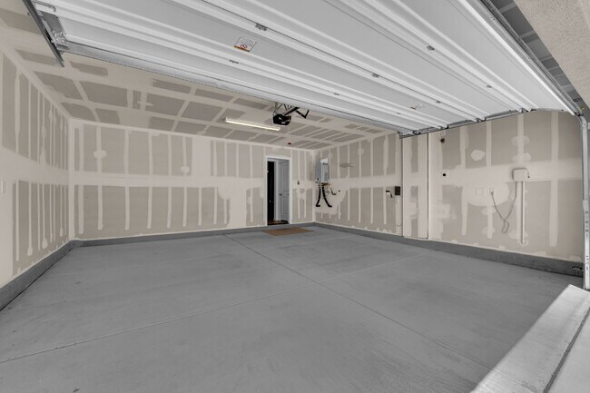 Building Photo - Don't miss out on this cozy 3-bedroom, 2-story home that's ready for you to move in!