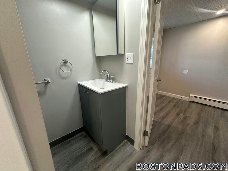 Building Photo - 43 Madison St