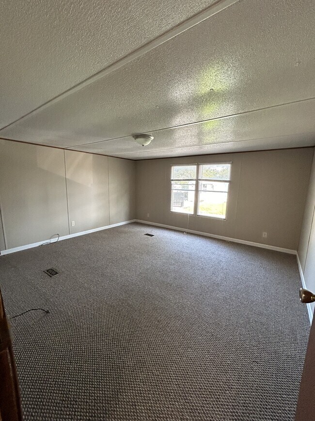 Building Photo - 40 Yoakum Cir