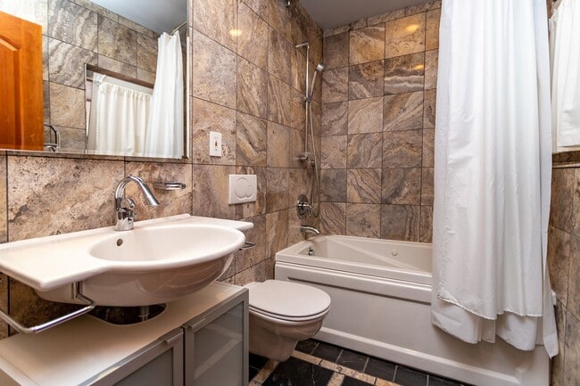 Building Photo - Charming 3-Bed, 2-Bath Home in Manitou Spr...