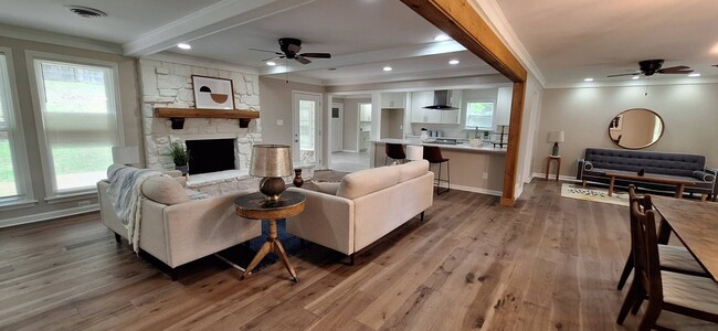 Building Photo - Beautifully renovated home in Rocky Woods ...