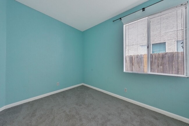 Building Photo - Charming 3-Bed Home in Prime Folsom Locati...