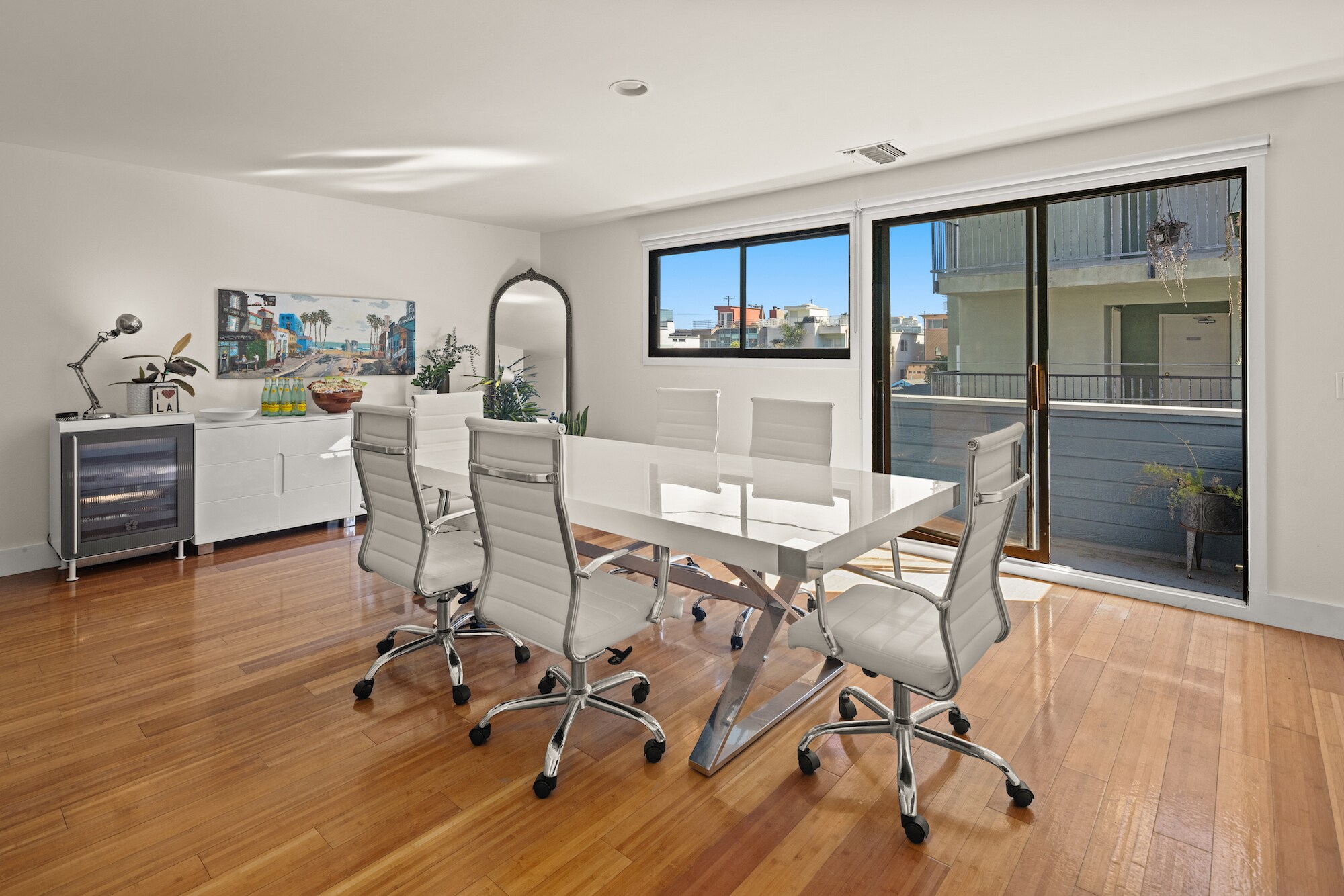 Primary bedroom + back balcony - 18 N Venice Blvd