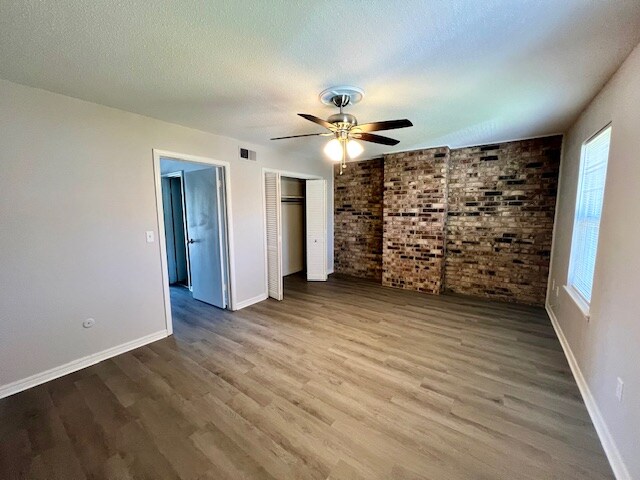 Building Photo - 280 S Hill Ave
