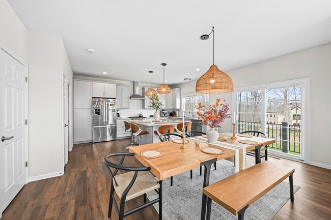 Building Photo - 1868 Forest View Ct