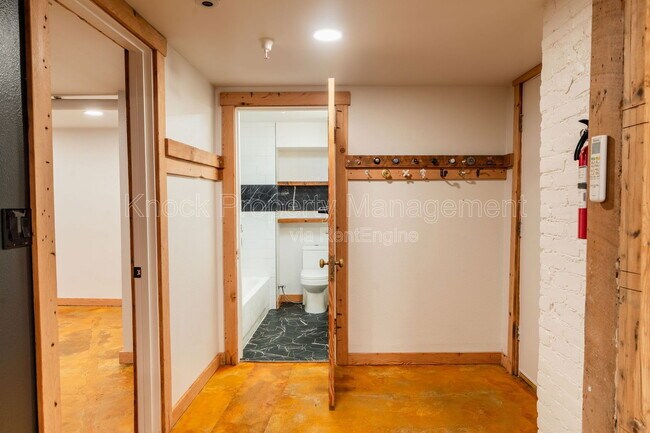 Building Photo - 1815 NW Hoyt St