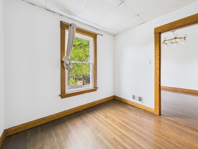 Building Photo - 4318 N Albany Ave