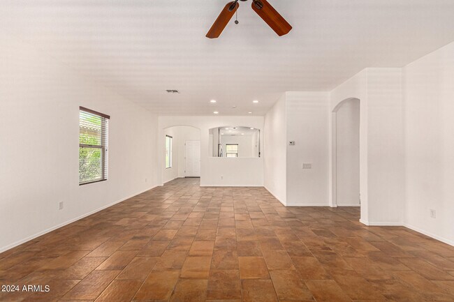 Building Photo - 10847 W Avenida Del Rey