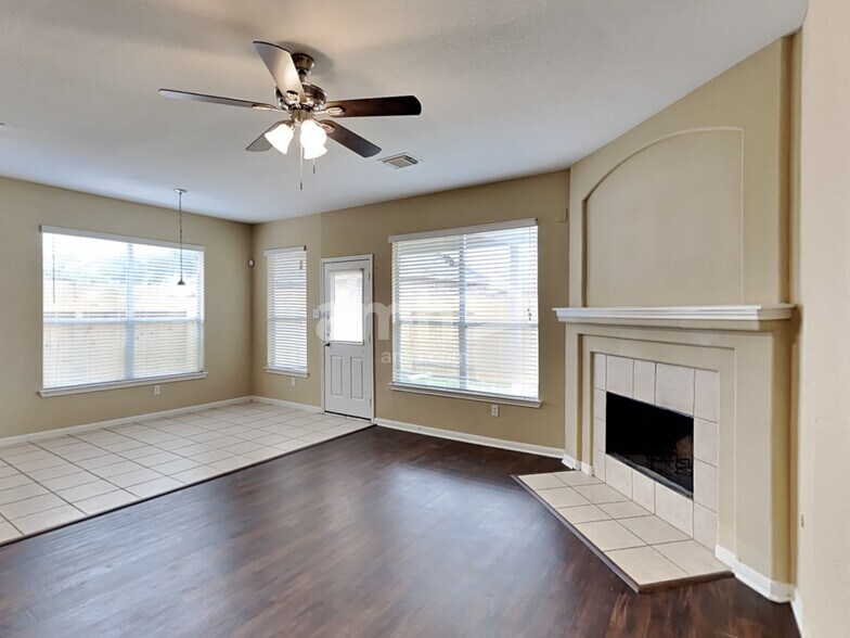 Building Photo - 15742 Flagstone Walk Way