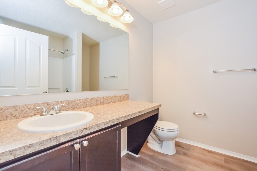 Building Photo - 1617 Strathmore Cir