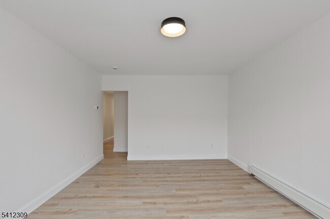 Building Photo - 676 Chestnut St