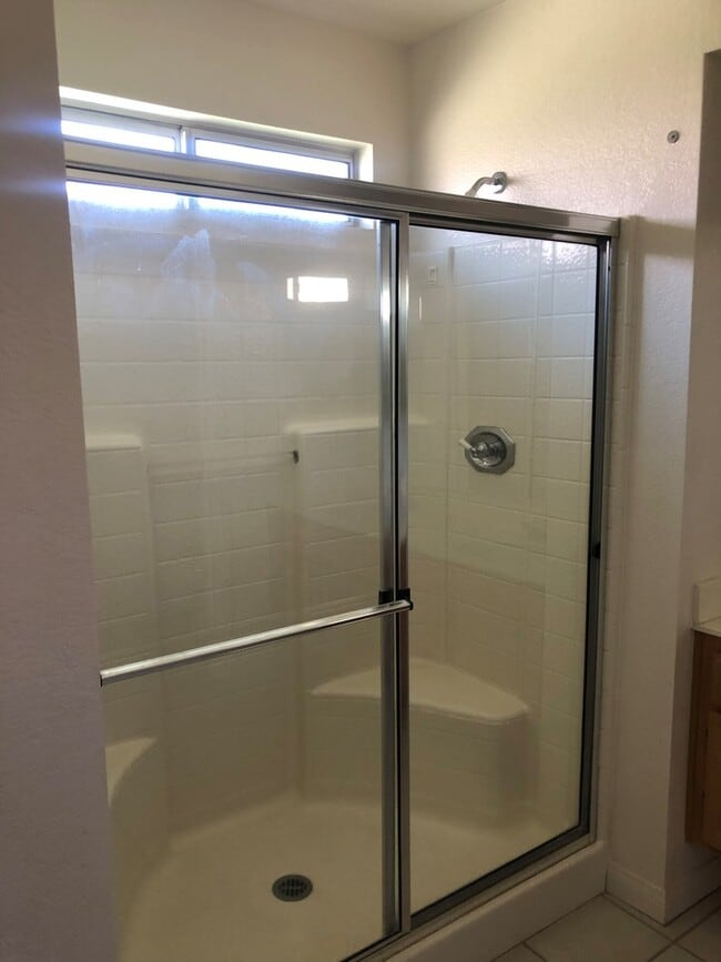 Building Photo - Gorgeous and Large  4 bedroom Custom Single Story Rental Home