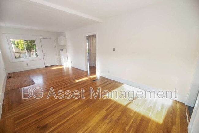 Building Photo - 5524 Shattuck Ave.